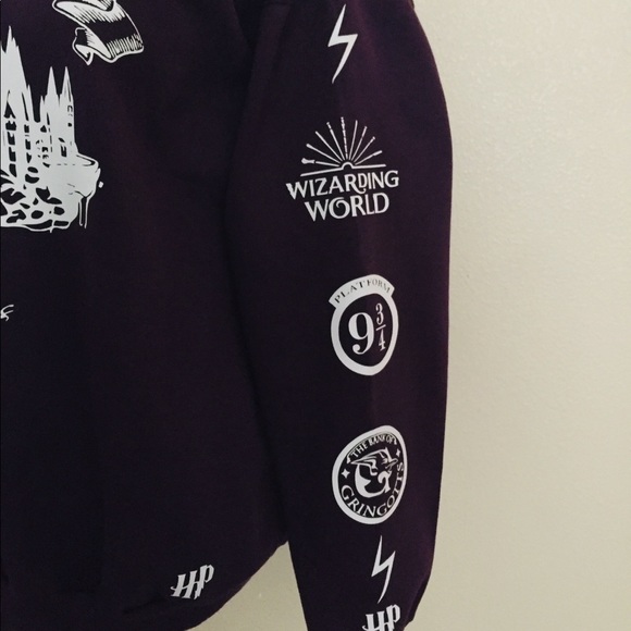 Hogwarts School Graphic Sweater - Picture 6 of 8
